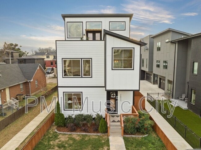 Primary Photo - 1403A 10th Ave N