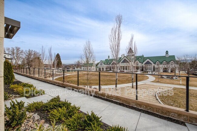 Building Photo - 76 Caballada St