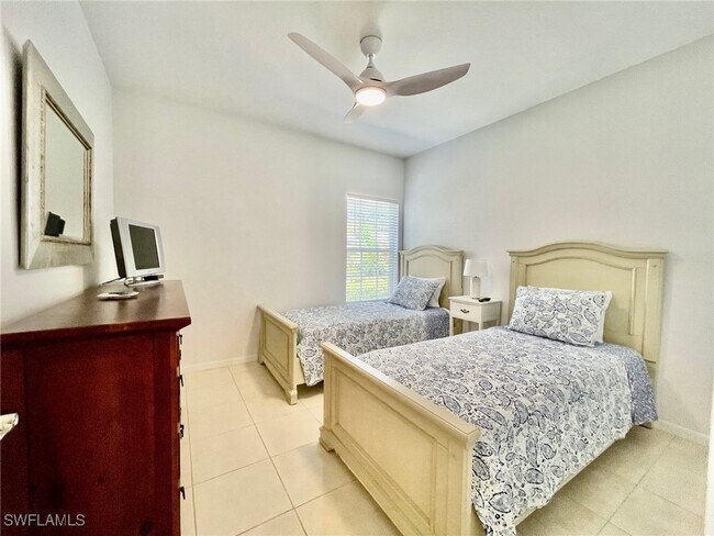 Building Photo - 864 Tanbark Dr