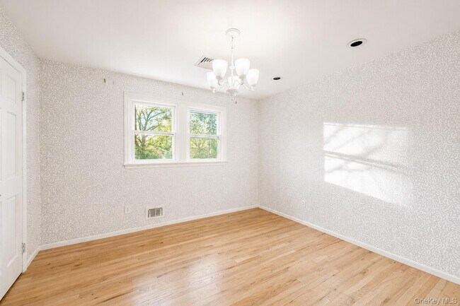 Building Photo - 10 Lundy Ln