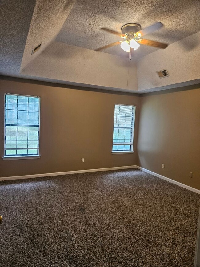 Building Photo - Under Repair