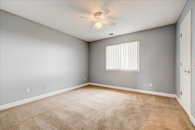 Building Photo - 3 bedroom 2 Bath Large Apartment Home $1,569/mo Rent