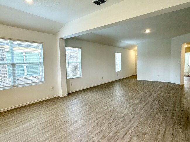 Building Photo - 273 Sormonne Lp