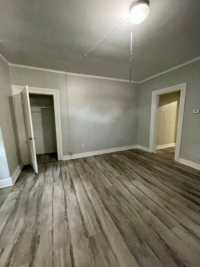 Building Photo - 909 Merchant St