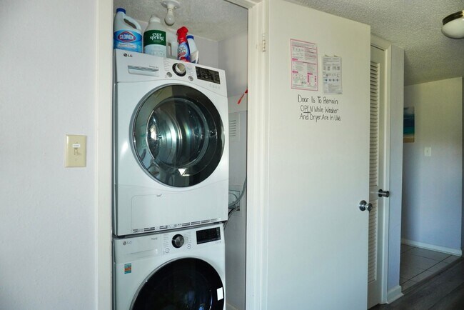 Building Photo - Gorgeous Condo Located in the Seascape community