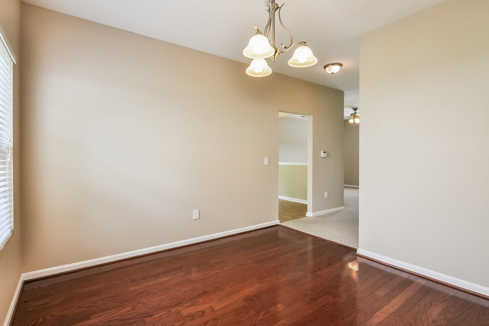 Building Photo - 708 Calavaras Ln