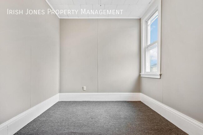 Building Photo - 175 Freund St