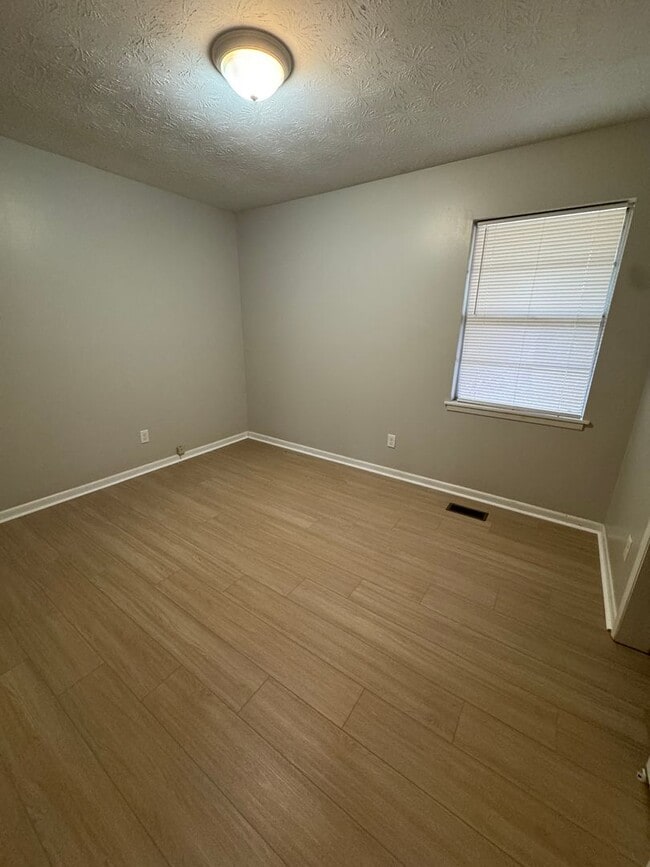 Building Photo - 2317 Glenvale Rd