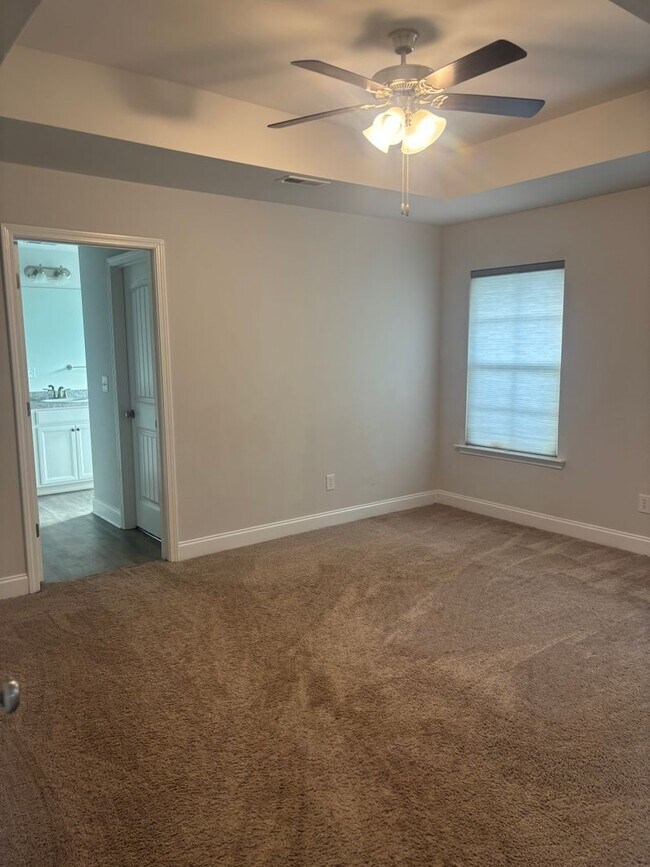 Building Photo - 135 BrookLawn Dr