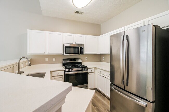 Building Photo - 2215 Baker Carter Dr