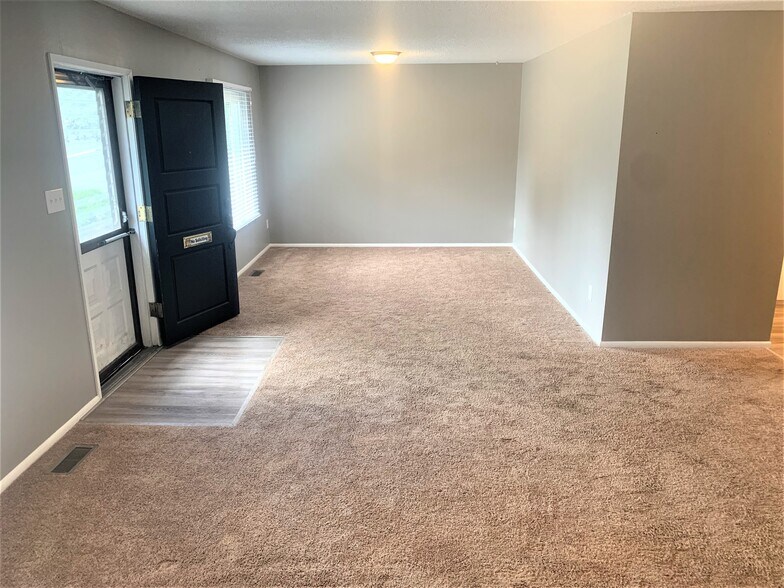 Building Photo - 13041 W Ohio Ave