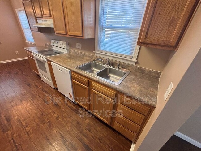 Building Photo - 600 Valleyview Dr