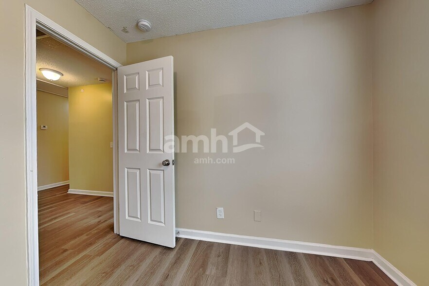 Building Photo - 57 Springwater Dr