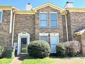 Building Photo - Spacious 2 Bed / 2.5 Bath Home in Madison