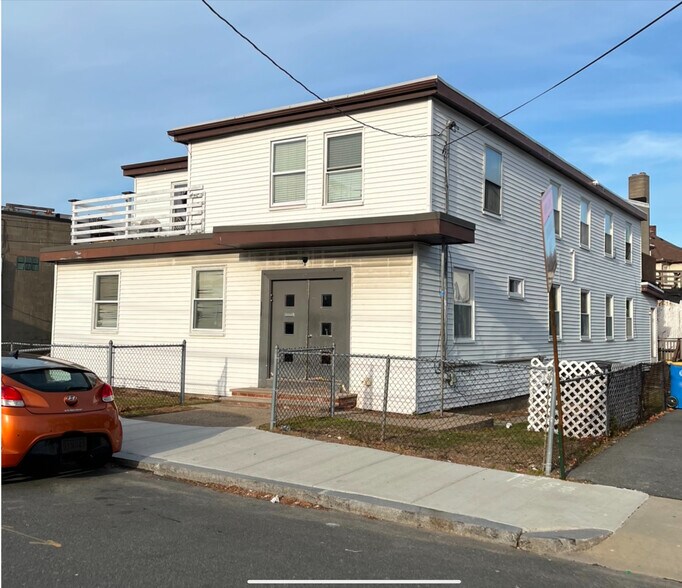 Building Photo - 12 Harvard St