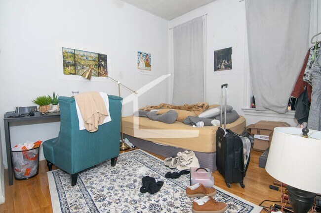 Building Photo - Beautiful 3 Bedroom Available 9/1/26