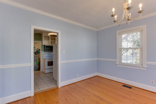 Building Photo - 407 Russell St