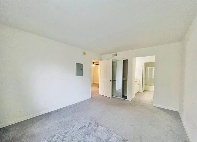 Primary Photo - 21500 Burbank Blvd