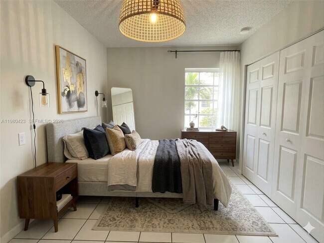 Building Photo - 2138 SW 6th St