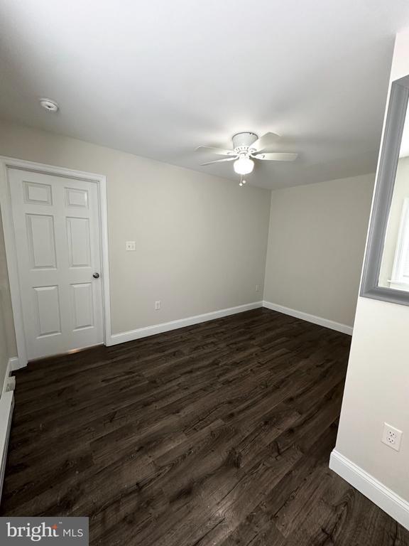 Building Photo - 25 W 5th Ave