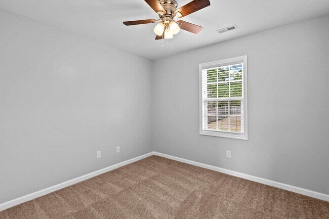 Building Photo - Ranch with fenced yard in Swansboro HS Dis...