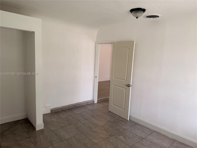 Building Photo - 6613 Evergreen Dr