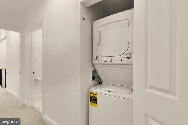 Building Photo - 1704 16th St NW