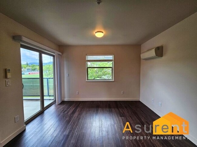 Building Photo - New Townhome close to downtown!