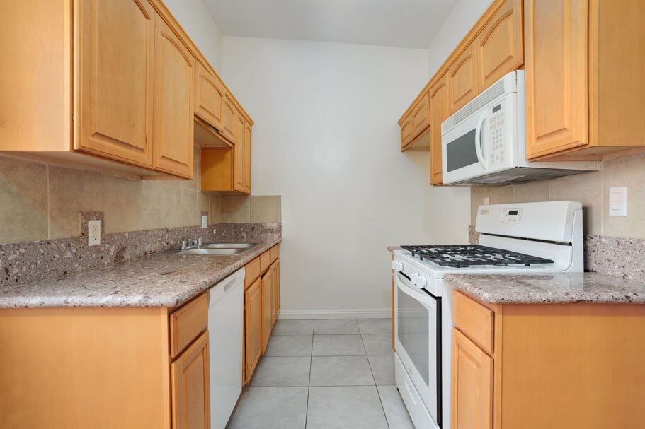 Building Photo - 5412 Willowcrest Ave