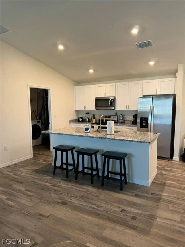 Building Photo - 1618 NW 5th Pl