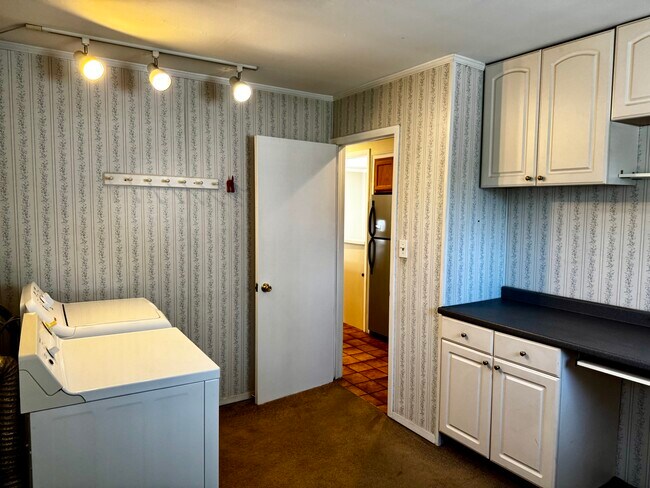 Building Photo - 12 Elves Ln