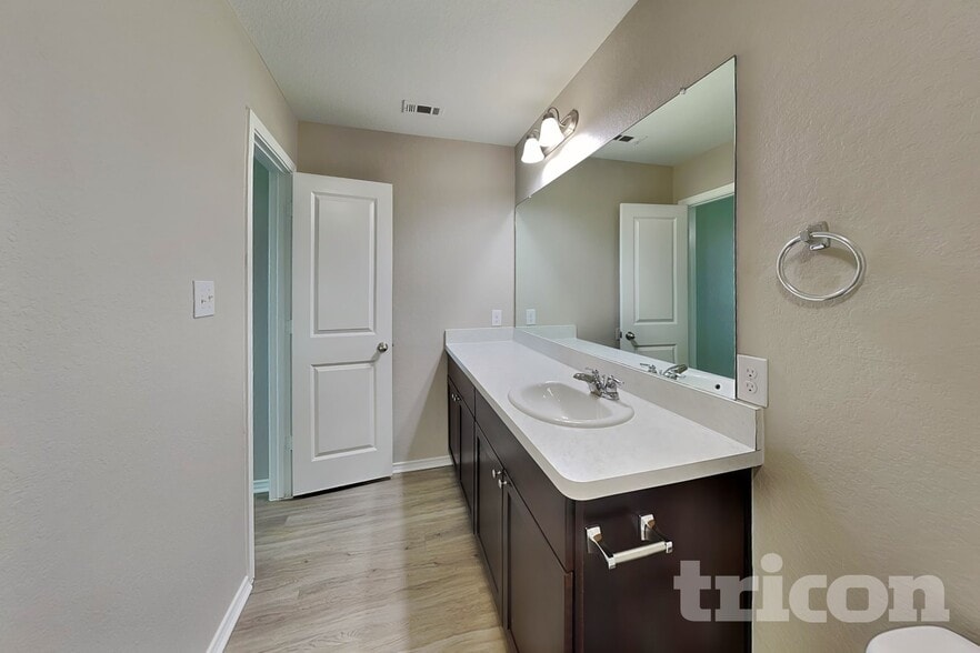 Building Photo - 9736 Marbach Brk