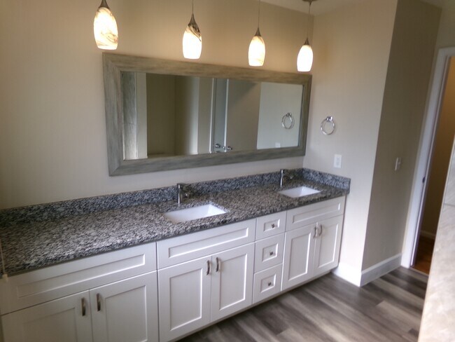 Building Photo - 1132 Ponderosa Dr