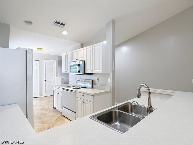 Building Photo - 4970 Deerfield Way