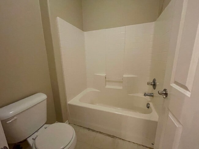 Building Photo - Three Bedroom Two Bathroom Condo in Lake Elsinore