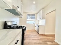 Building Photo - 1034 1/2 S Fairfax Ave