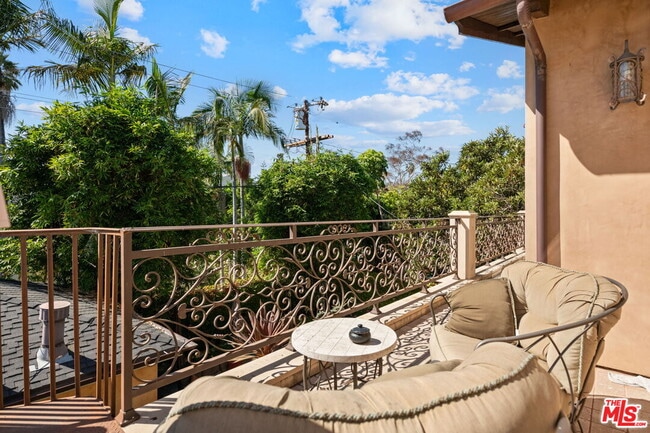 Building Photo - 2023 Parnell Ave