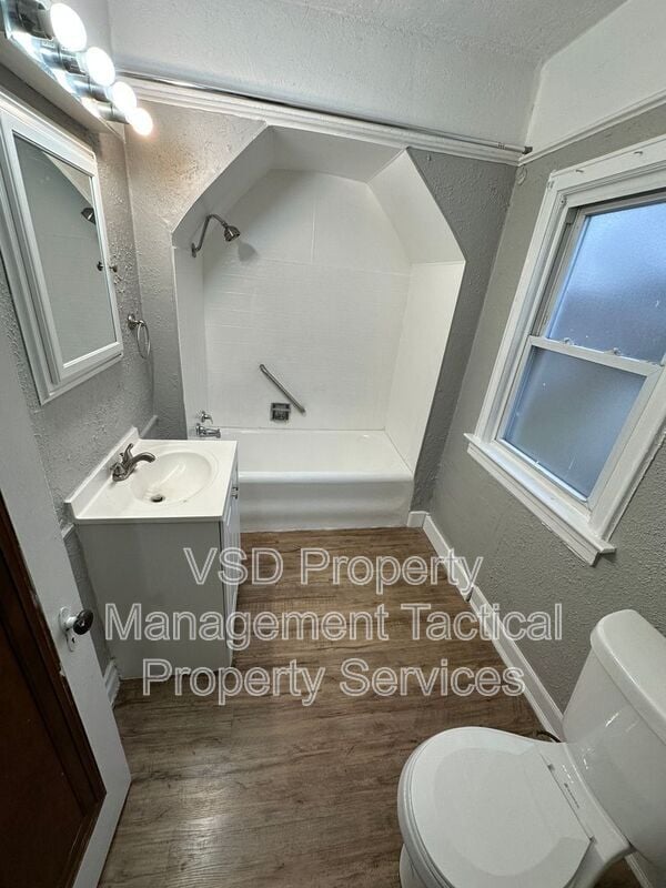 Building Photo - 10615 S Highland Ave