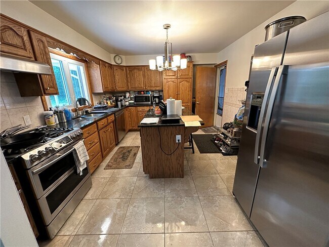 Building Photo - 6840 Haskell Dr