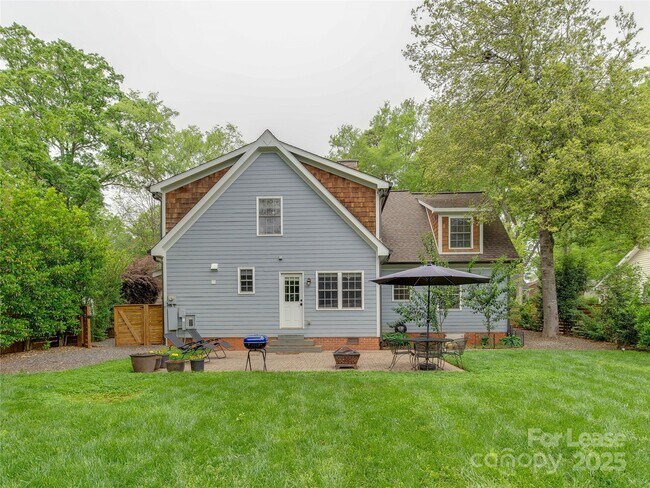 Building Photo - 823 Sedgefield Rd