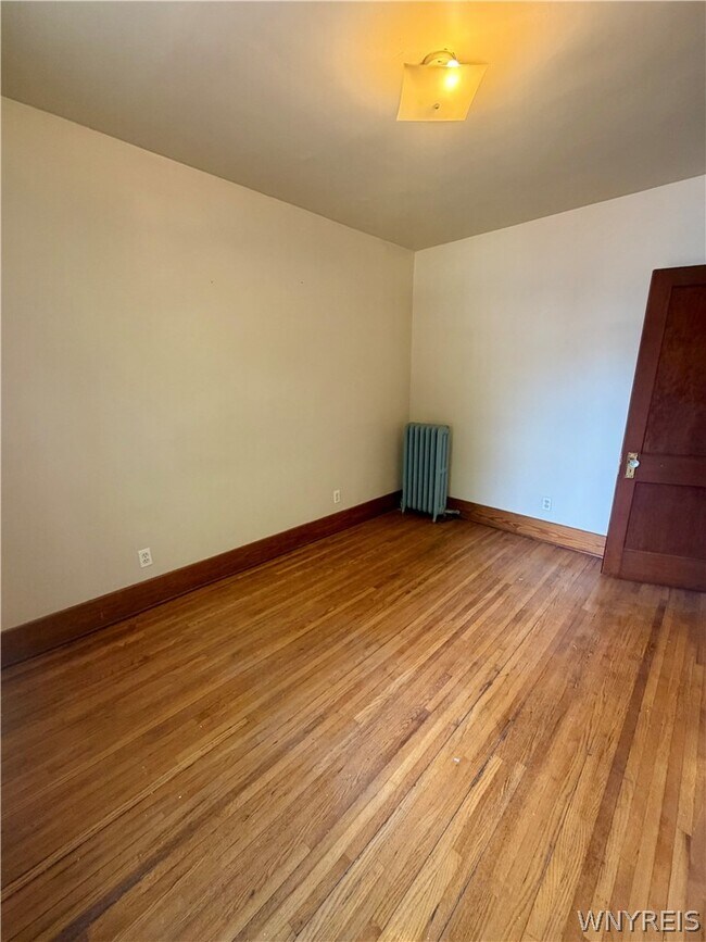 Building Photo - 455 24th St