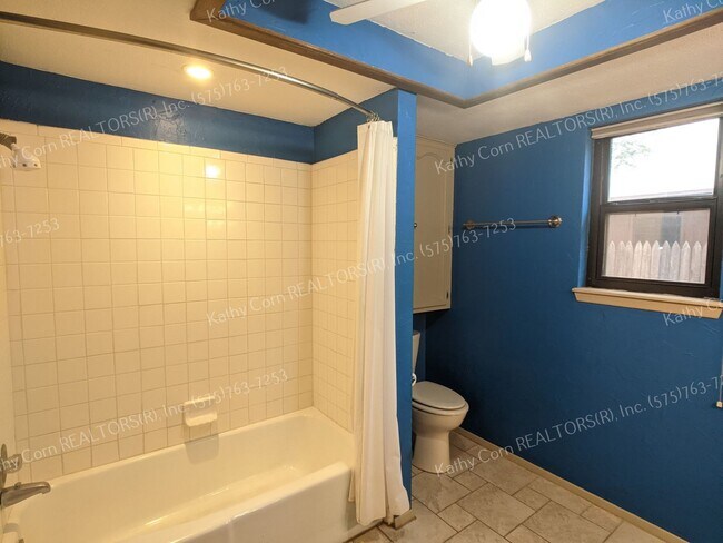 Building Photo - Spacious Luxury in Colonial Park