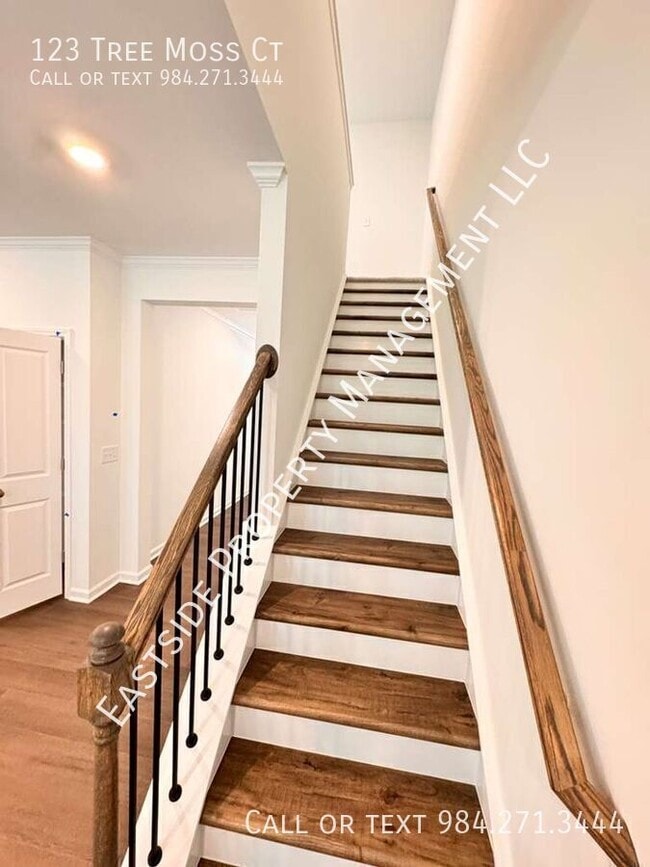 Building Photo - 123 Tree Moss Ct
