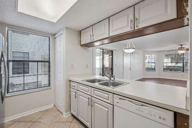 Building Photo - Spacious 3-Bedroom, 2-Bath Oasis in the Heart of Kissimmee!