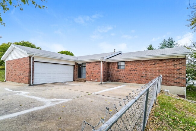 Building Photo - 3319 Tom Sawyer Dr