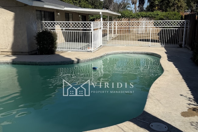 Building Photo - 1304 La Puente Dr