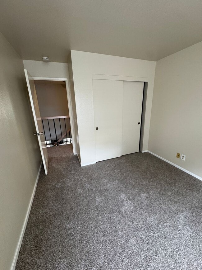 Building Photo - Rio Road Condo