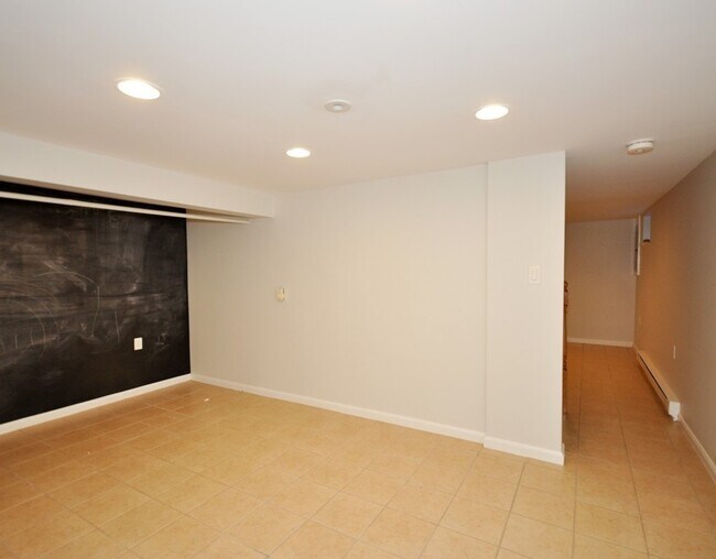 Building Photo - 66 Southfield Cir