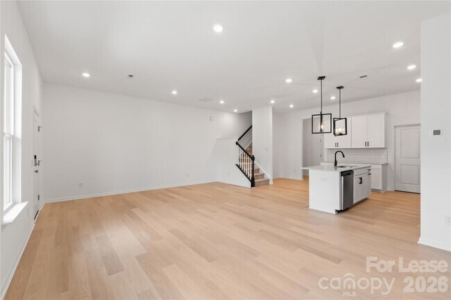 Building Photo - 204 Silver Fleet Dr