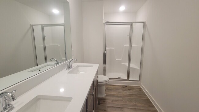 Building Photo - 7580 Discovery Pt Dr NW